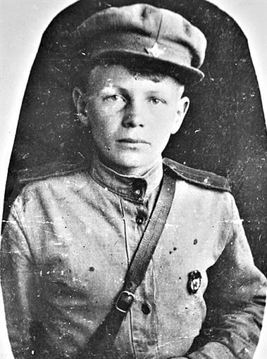 1943 год. Пете Филоненко 13 лет. Фото сделал известный военный кинодокументалист Роман Кармен.