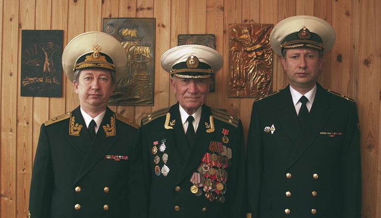 Династия политработников морских частей погранвойск, слева направо: контр-адмирал Алексеенко А.А. (1975), капитан 2 ранга Алексеенко А.А., капитан 1 ранга Алексеенко А.А. (1980)