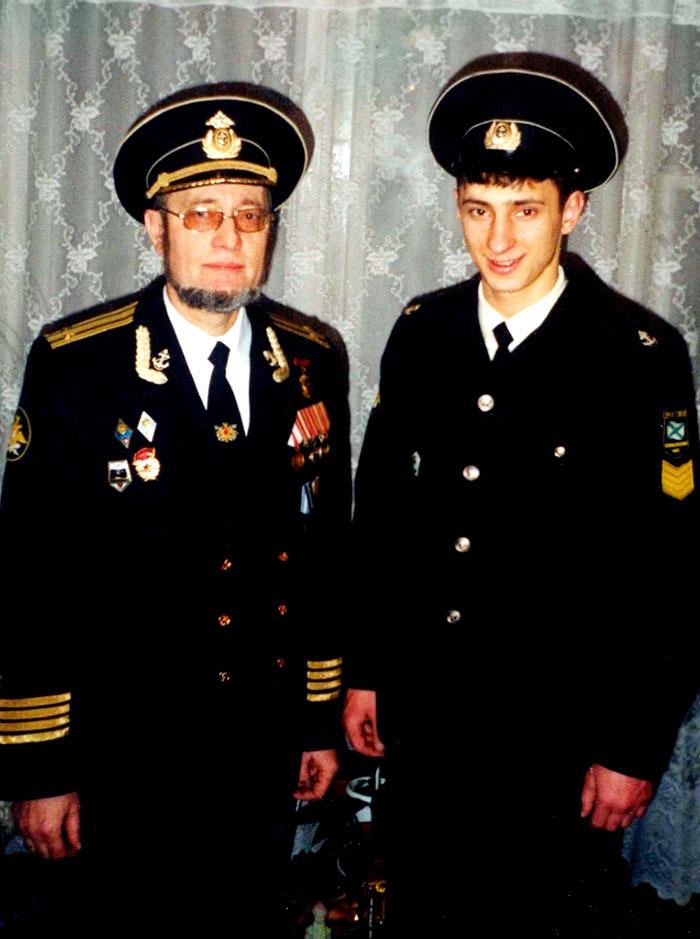 Мирза Н.И. с сыном Романом. г. Владивосток, 2006 год.