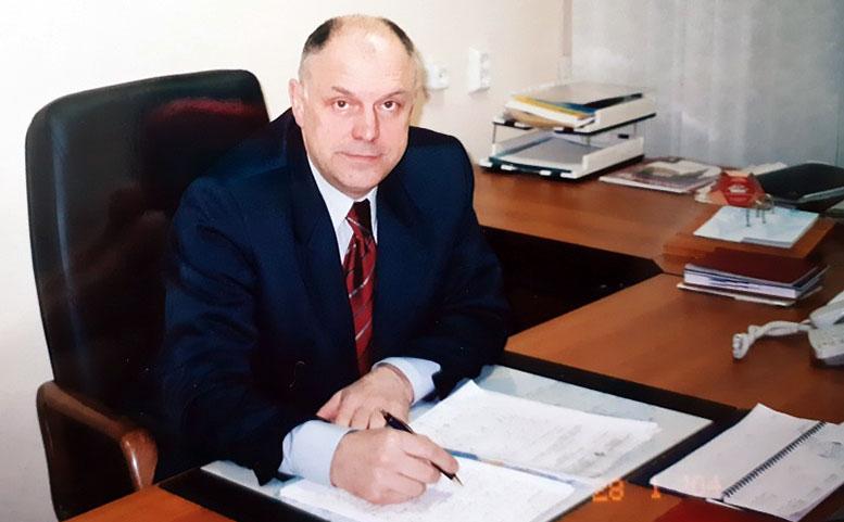 Шовкопляс В.П. в своём рабочем кабинете администрации ЗАТО Североморск, 
2010 год 
