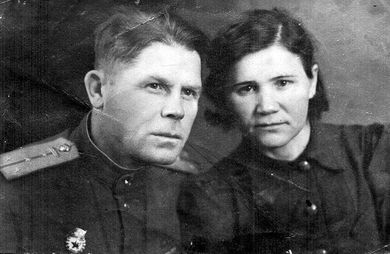 Николаевы Василий Николаевич и Мария Дмитриевна, 1945 год
