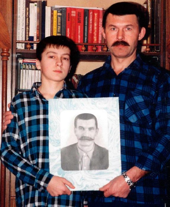 Рунаев Ю.В. со своим младшим сыном Романом (1998 г.)