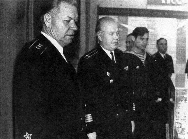 В.С. Селезнёв с адмиралом В.М. Гришановым в командировке. 1976 год