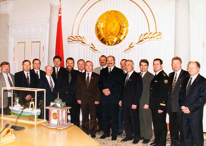 Приём делегации Мурманской области президентом Республики Беларусь Лукашенко А.Г.
г. Минск, 1997 год.
