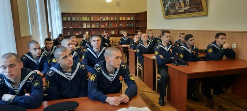 Встреча с курсантами военно-морского училища.