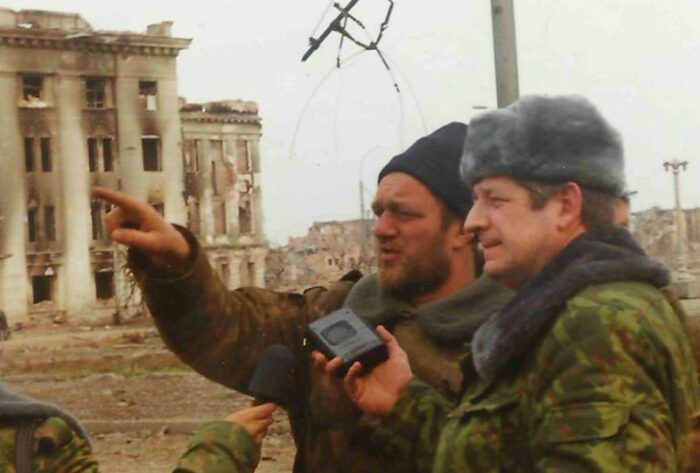 Грозный. Площадь Минутка. Герой России гвардии подполковник Даркович А.В.