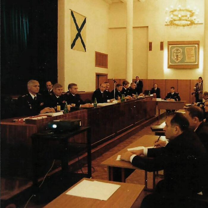 Военный совет ВМФ РФ. Москва. 2000 г. Члены Военного совета: Куроедов В.И. (выступает), Дейнека В.Г., Барсков М.К., Кравченко В.А., Путин В.В., Михайлов Ю.Г., Ярыгин В.С., Касьянов В.П., Еремин В.П.